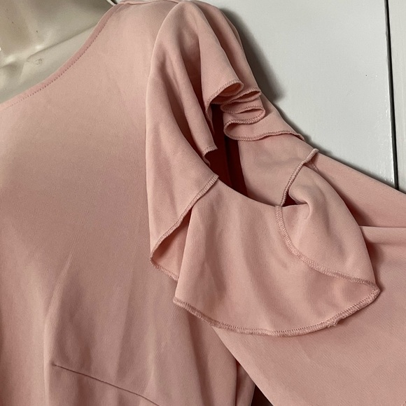 ⭐️ Bogo ⭐️ 🎈Eloquii peach Sz 18 cold shoulder top blouse - Picture 6 of 13